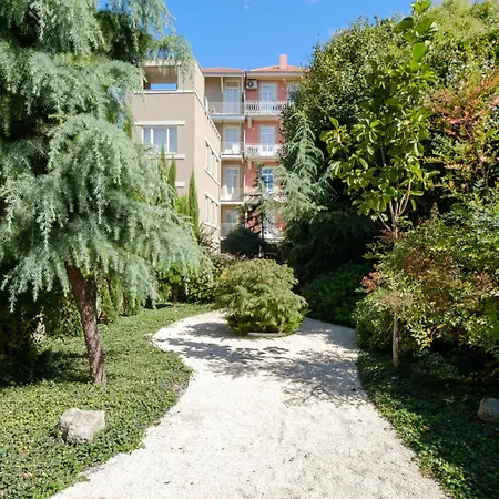 Quinta Dos Cedros Garden & Terrace Apartament